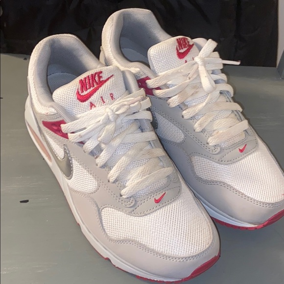 Nike Shoes - Nike air max correlate